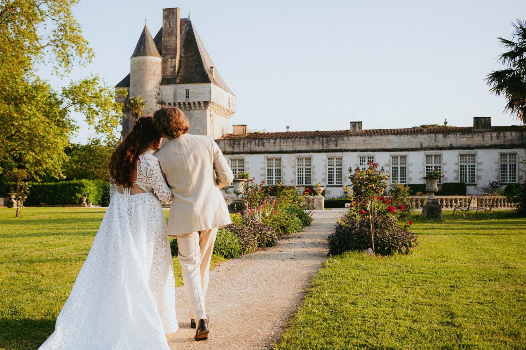 Chateau De Mornay Saint-Pierre-de-l'Isle Exterior photo